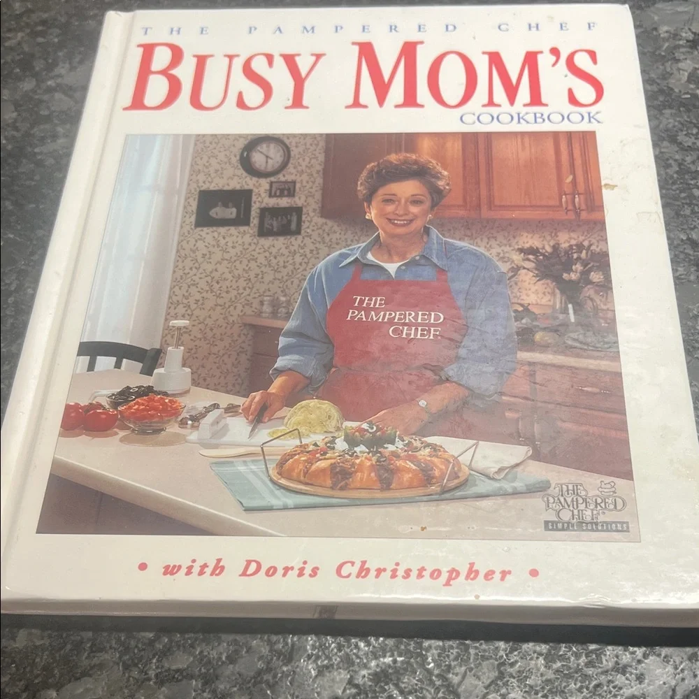 The Pampered Chef Busy Mom's Cookbook - Red and White Edition